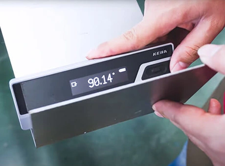 굽힘 각도 측정에서 프레스 브레이크의 응용